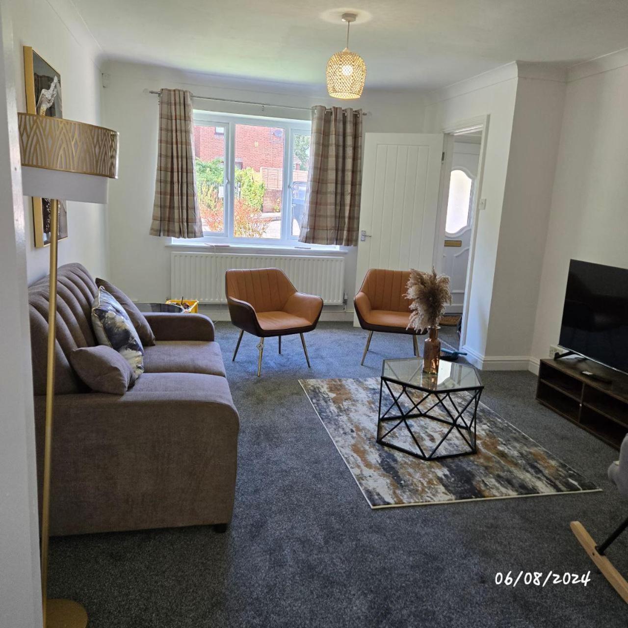 Laurel Three Bed House With Free Parking * Manchester