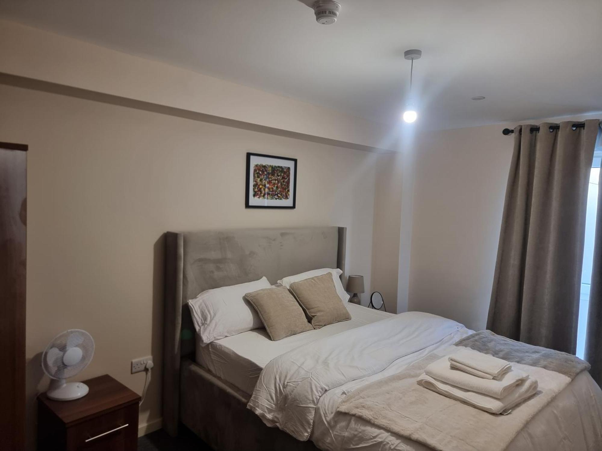 Entire 2 Bedroom And 2 Bathroom In -free Underground Parking *