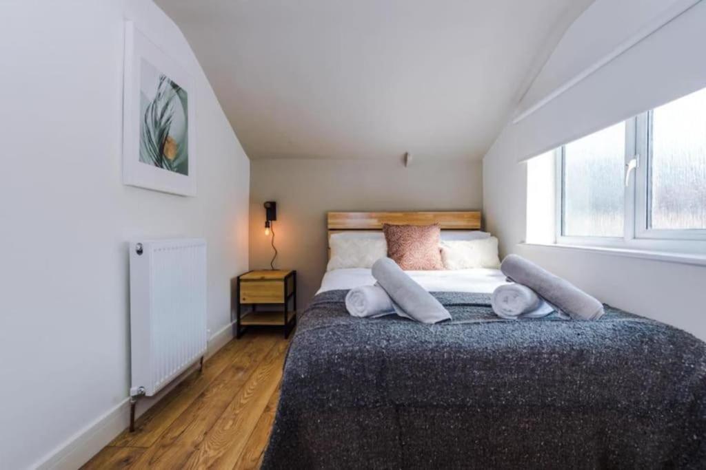 Industrial Design 4 Bed House Holiday home Manchester