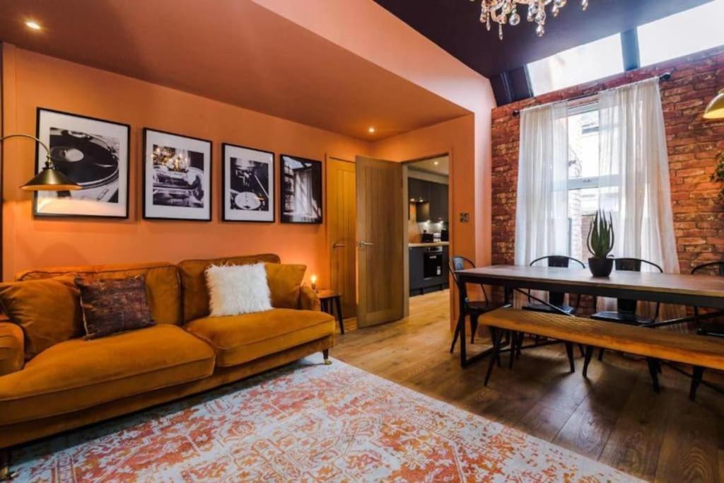 Industrial Design 4 Bed House Holiday home Manchester