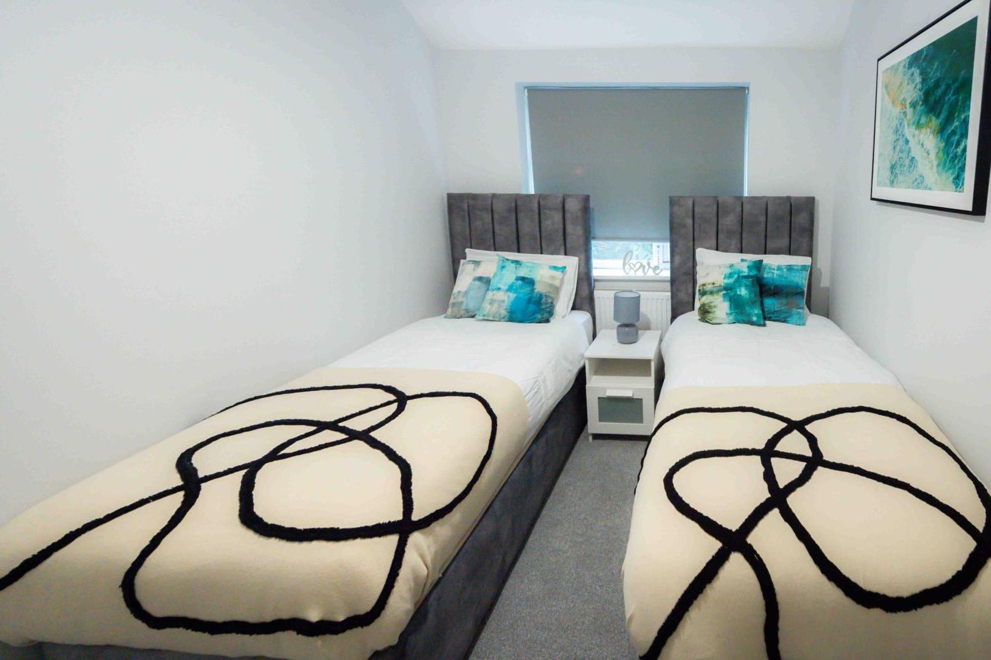 Beautiful, Peaceful, 5 Bedroom With Hot Tub! Holiday home *