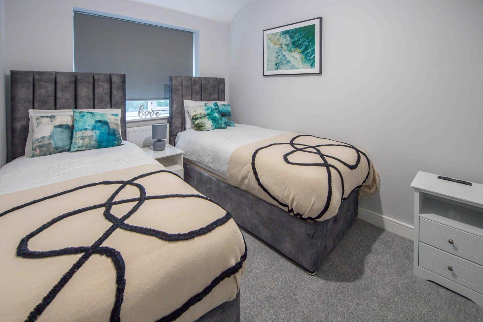 Beautiful, Peaceful, 5 Bedroom With Hot Tub! Holiday home