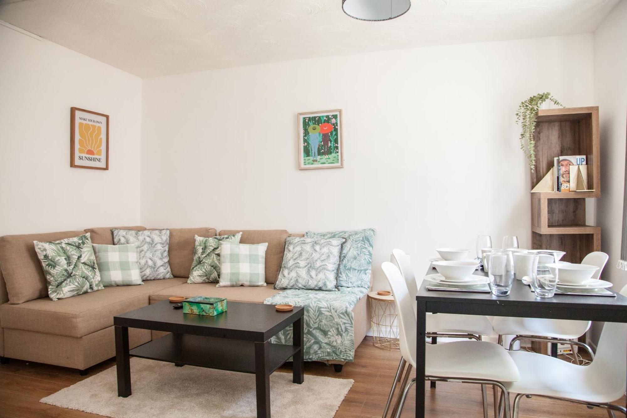 Apartment Centre Perfect Location *