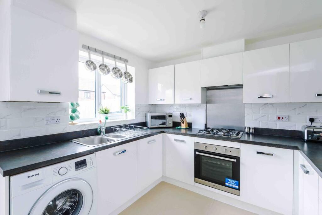 Spacious 4-bed Holiday home Manchester