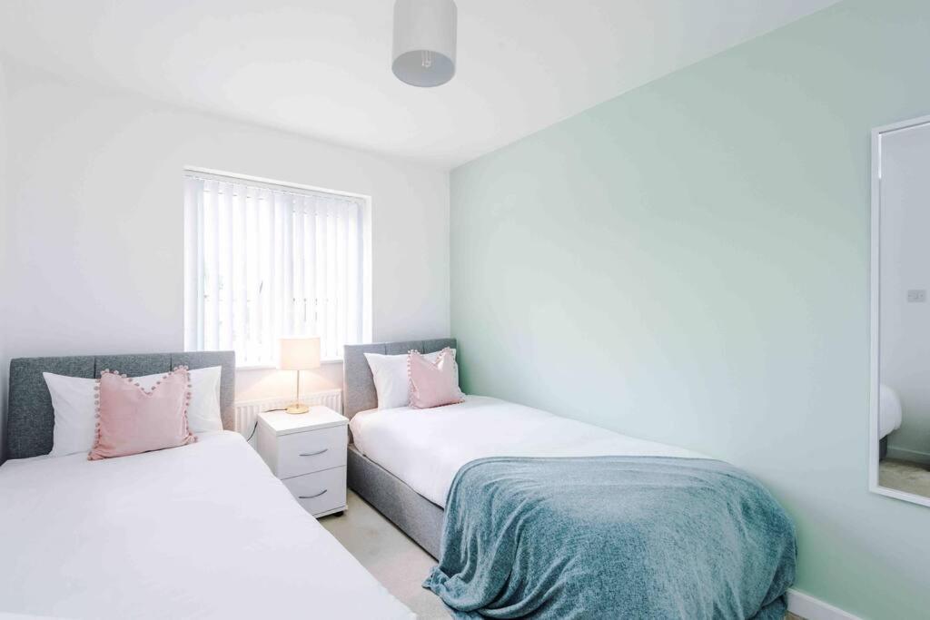 Spacious 4-bed Holiday home Manchester