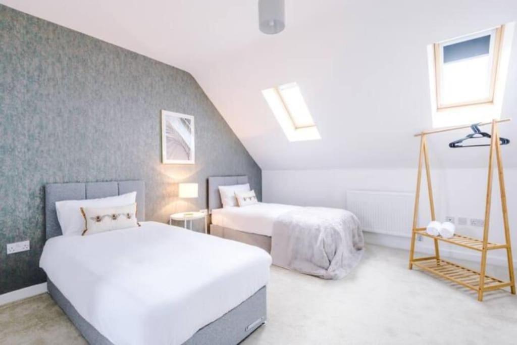 Spacious 4-bed Holiday home *