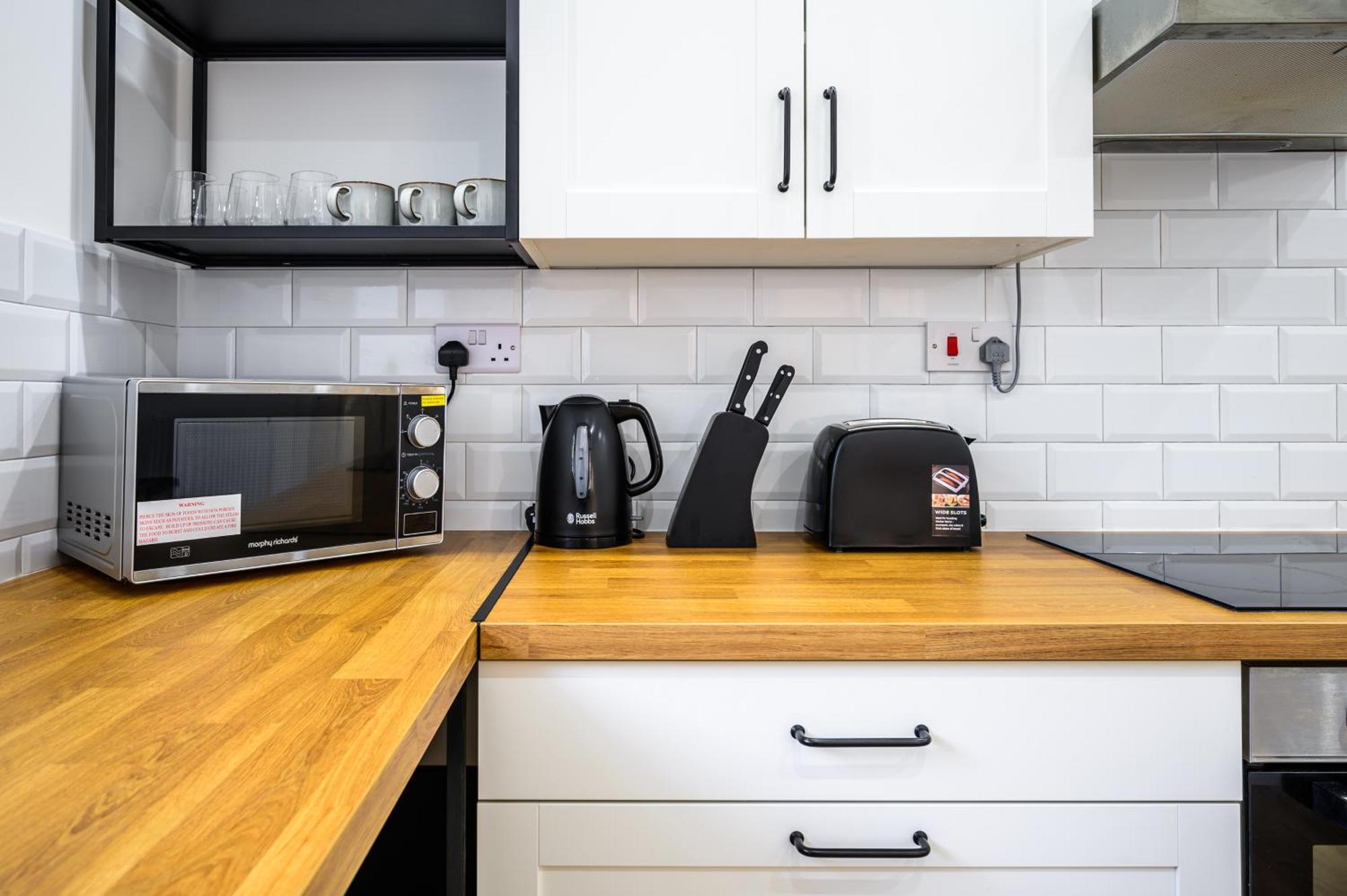 Modern 3 Bed Home, Near Etihad Stadium