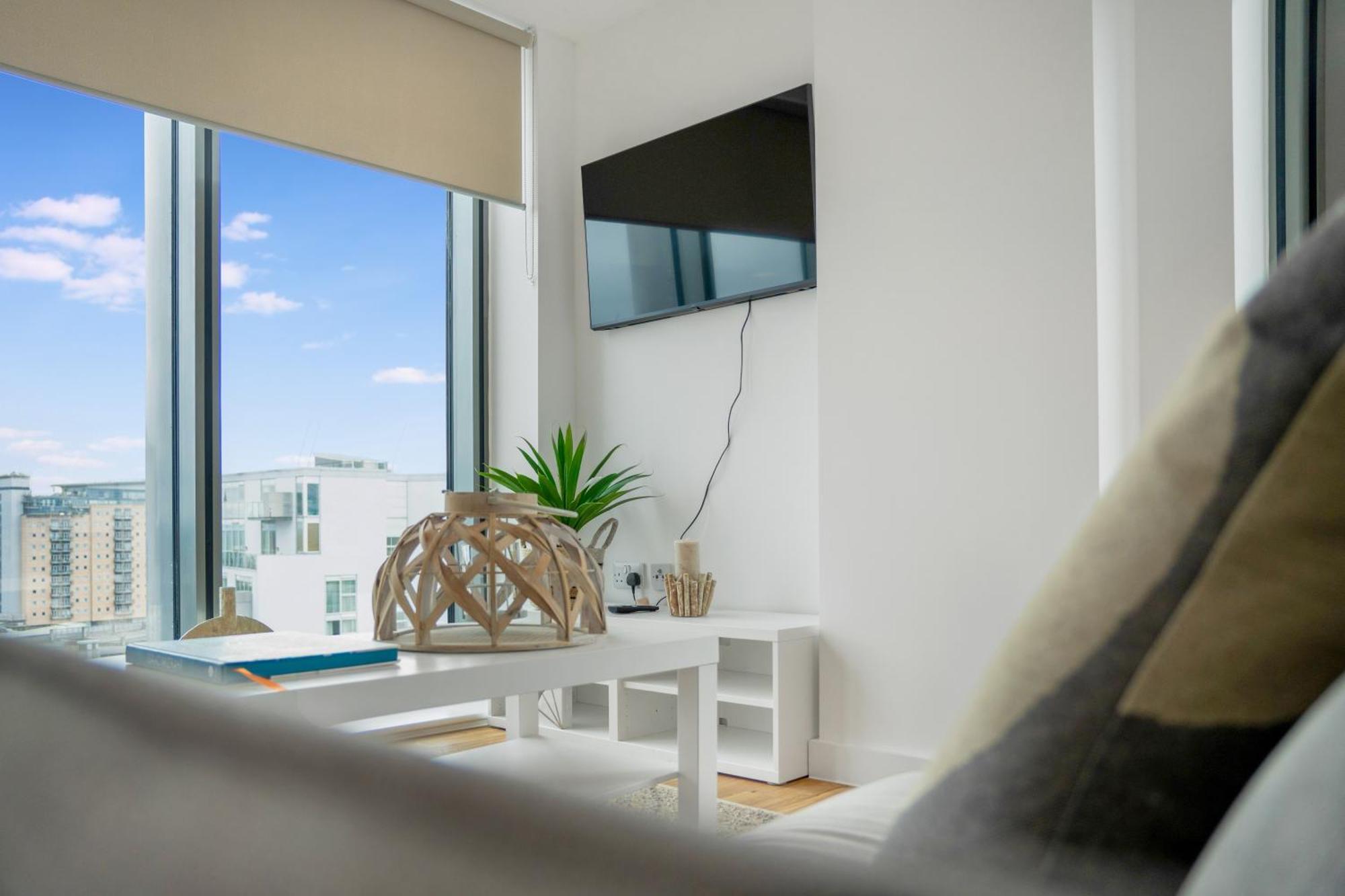 New! Media 2br Free Wifi Apartment Manchester