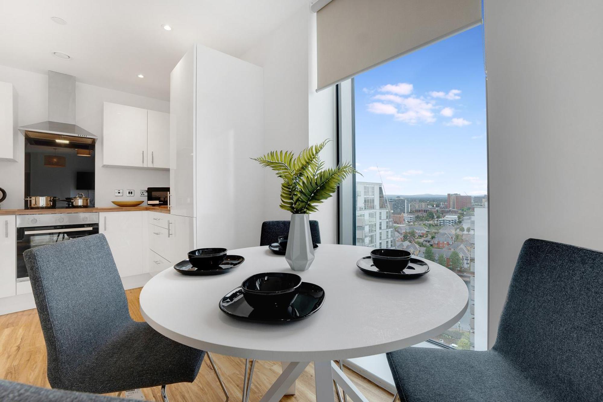 New! Media 2br Free Wifi * Manchester
