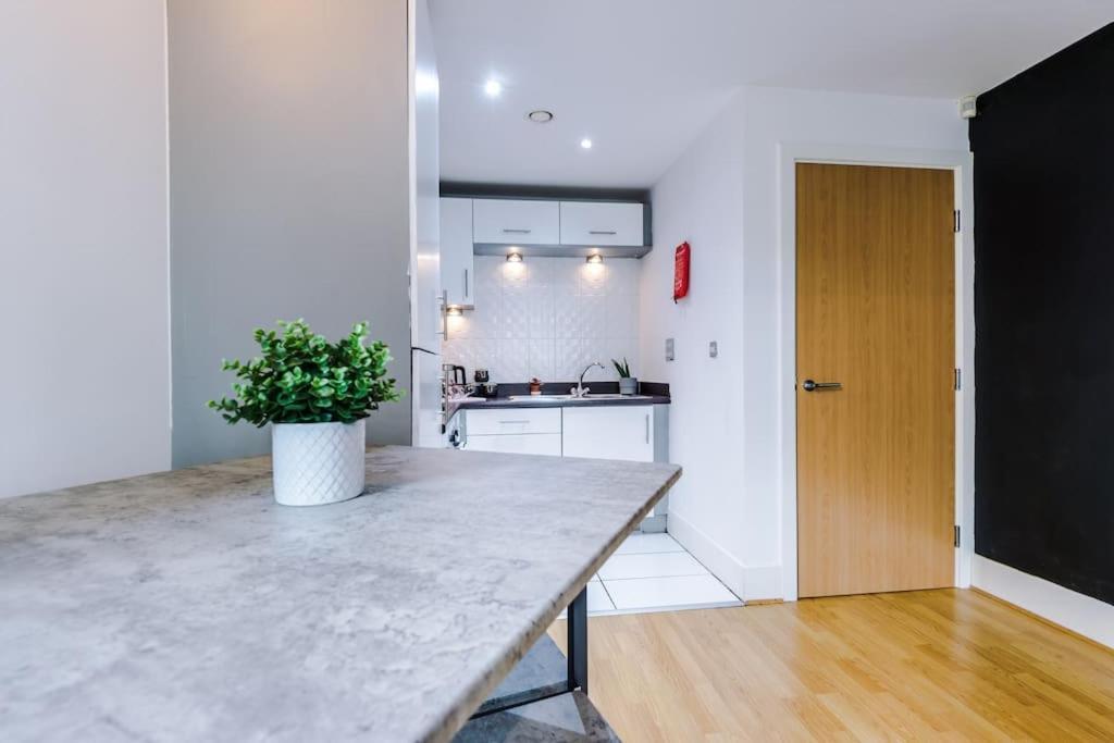 Stylish Apartment, Sleeps 4, Smart Tv, Next To Deansgate