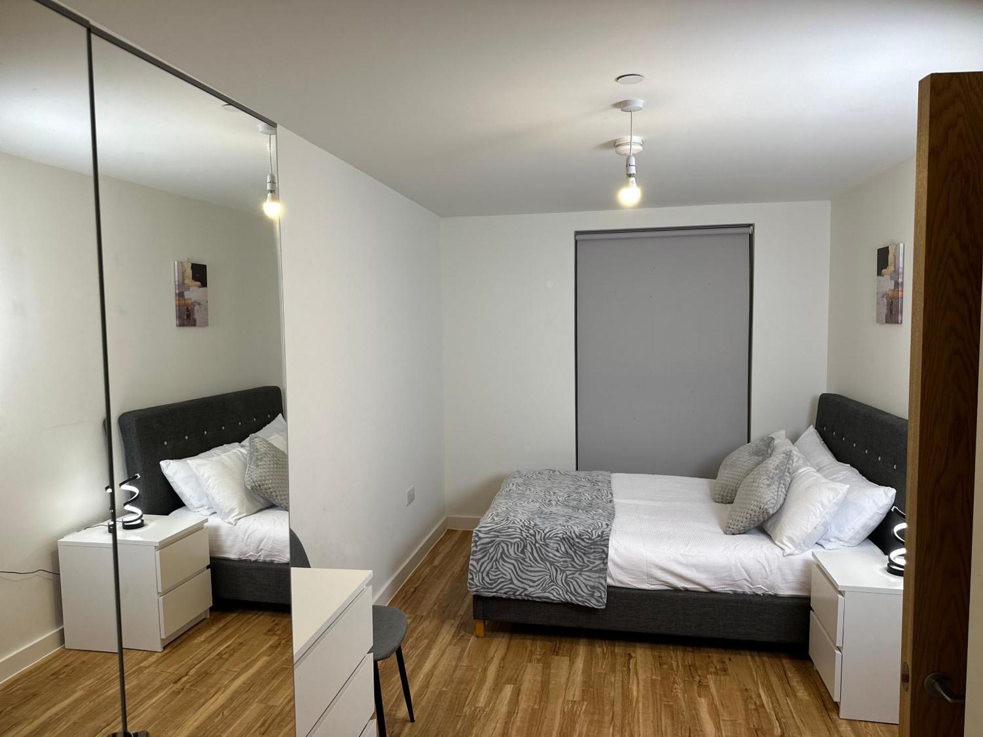 Luxury 2-bed High-rise In With Parking Apartment Manchester