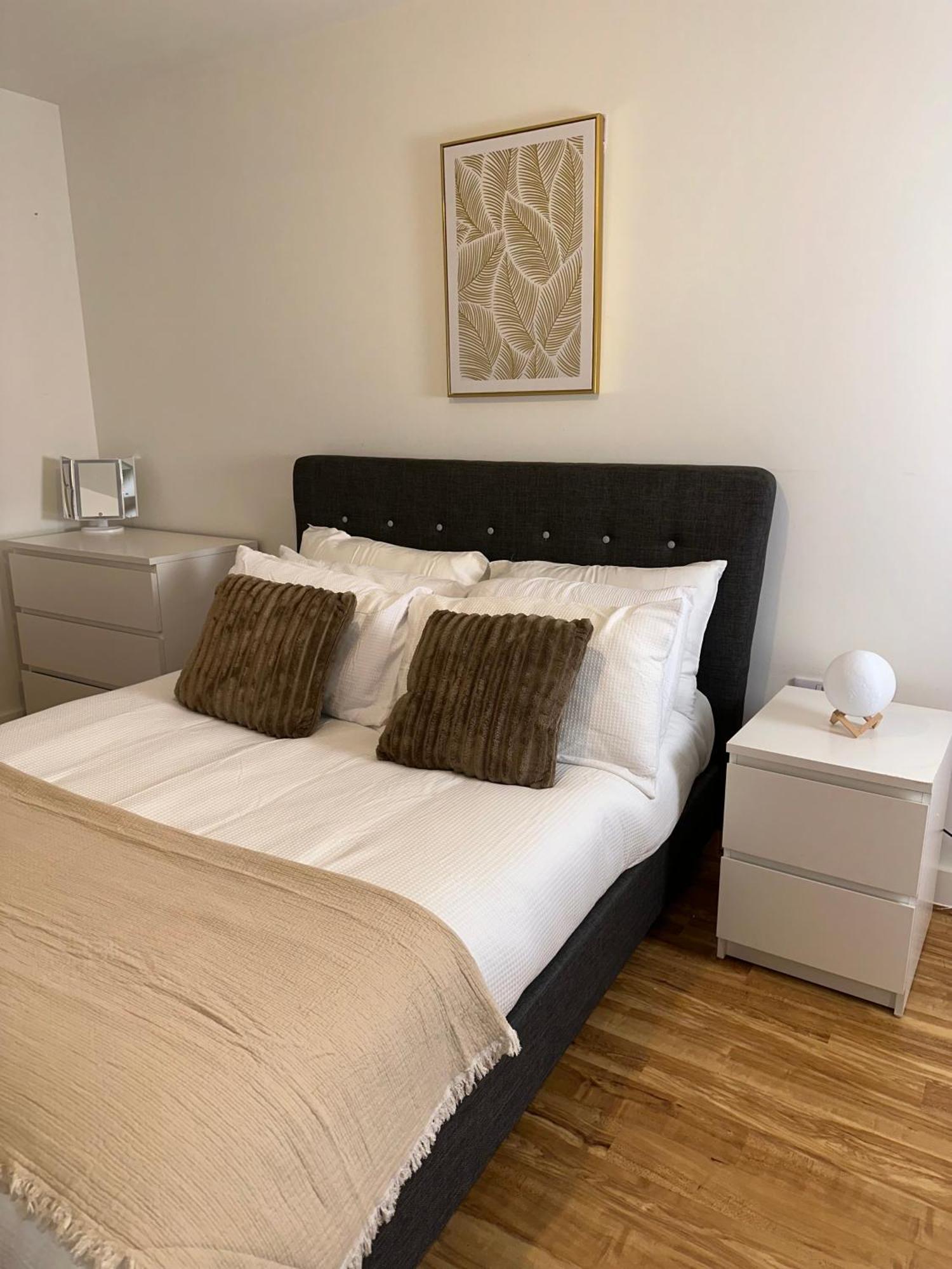 Luxury 2-bed High-rise In With Parking * Manchester