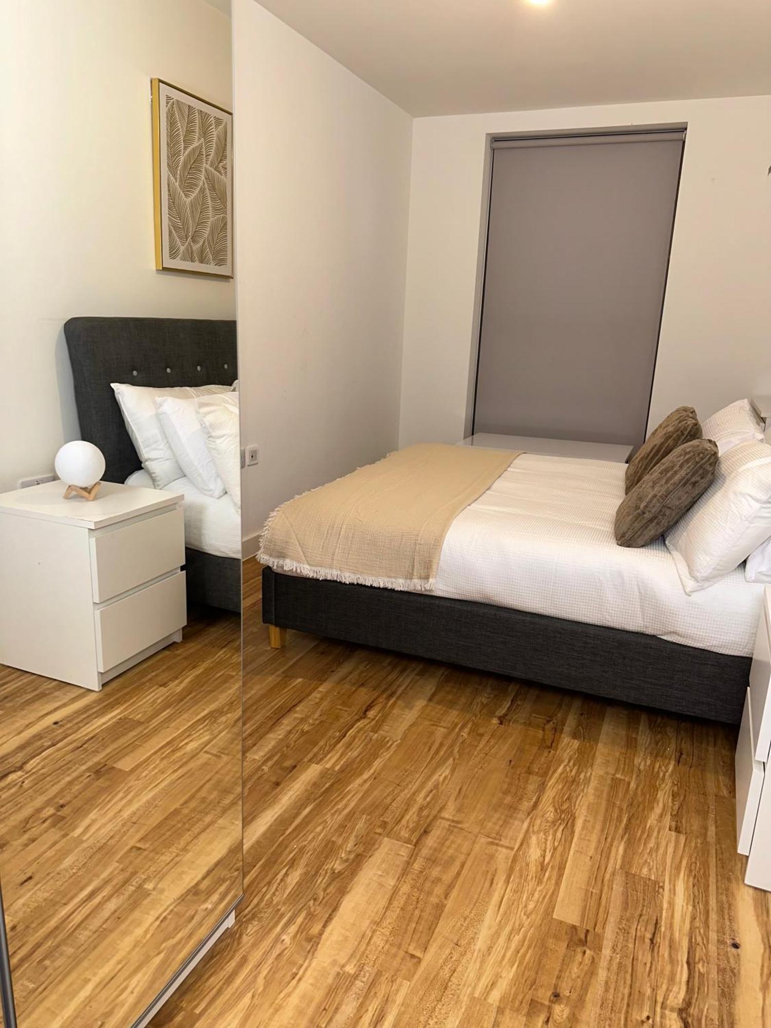 Luxury 2-bed High-rise In With Parking Manchester