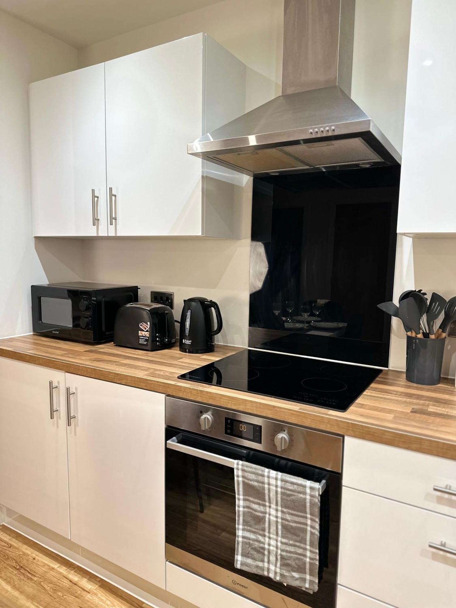 Apartment Luxury 2-bed High-rise In With Parking Manchester