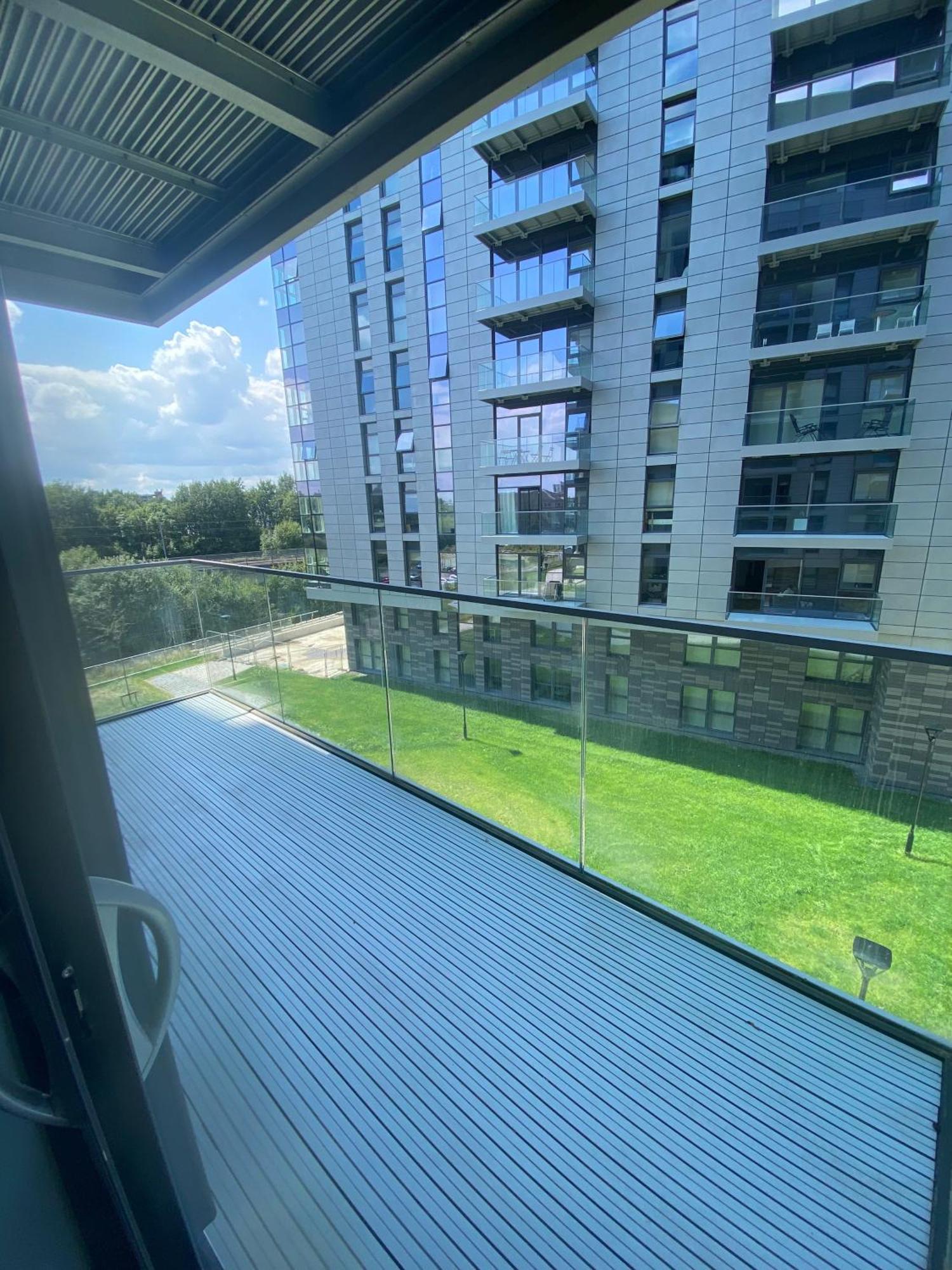 Apartment Luxury 2-bed High-rise In With Parking Manchester