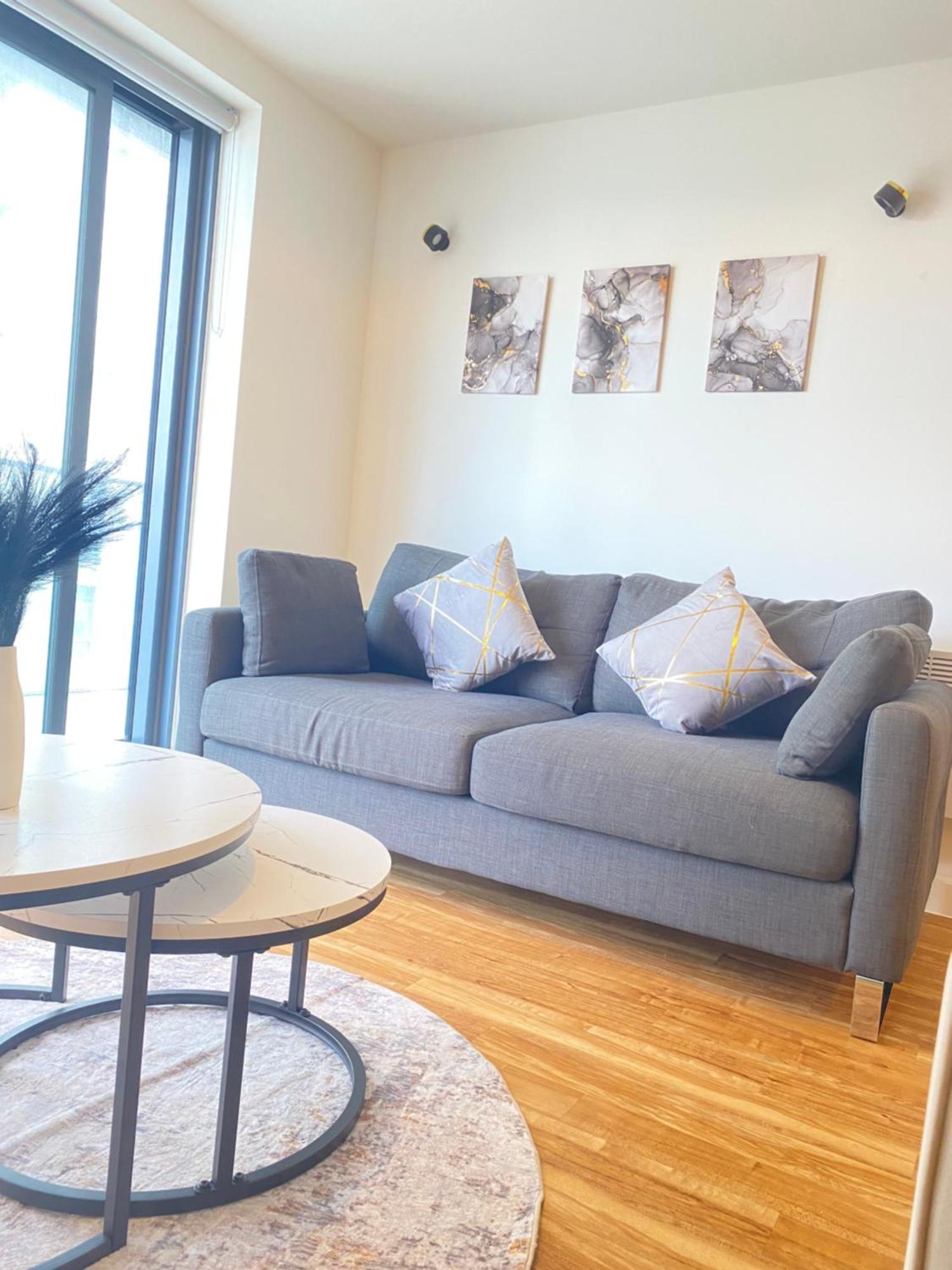 Apartment Luxury 2-bed High-rise In With Parking Manchester
