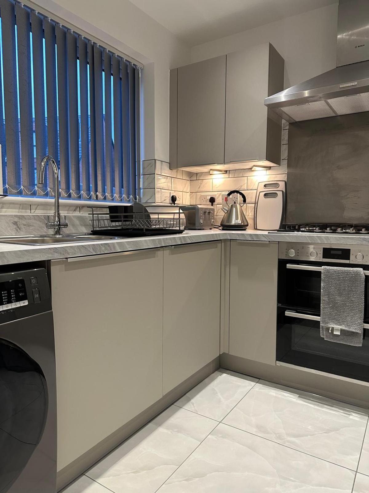 Lush Double With Shared Bathroom Homestay Manchester