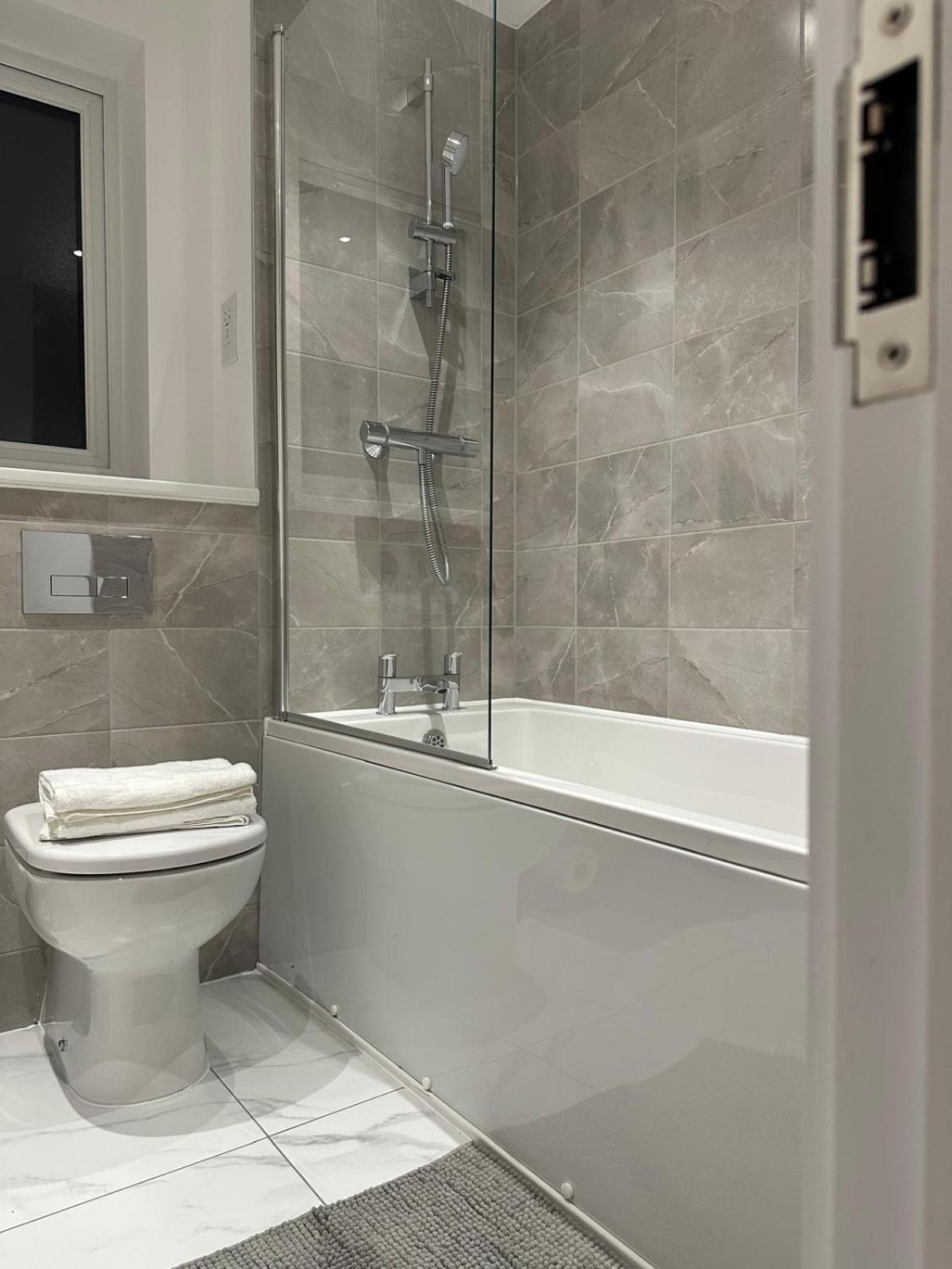 Lush Double With Shared Bathroom Homestay