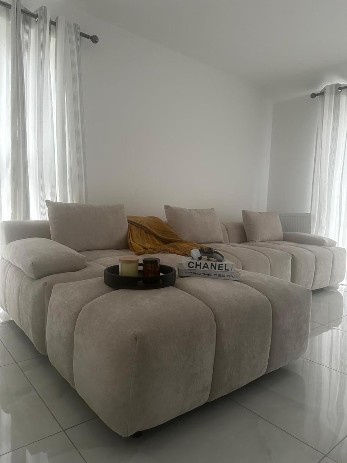 Homestay Lush Double With Shared Bathroom *