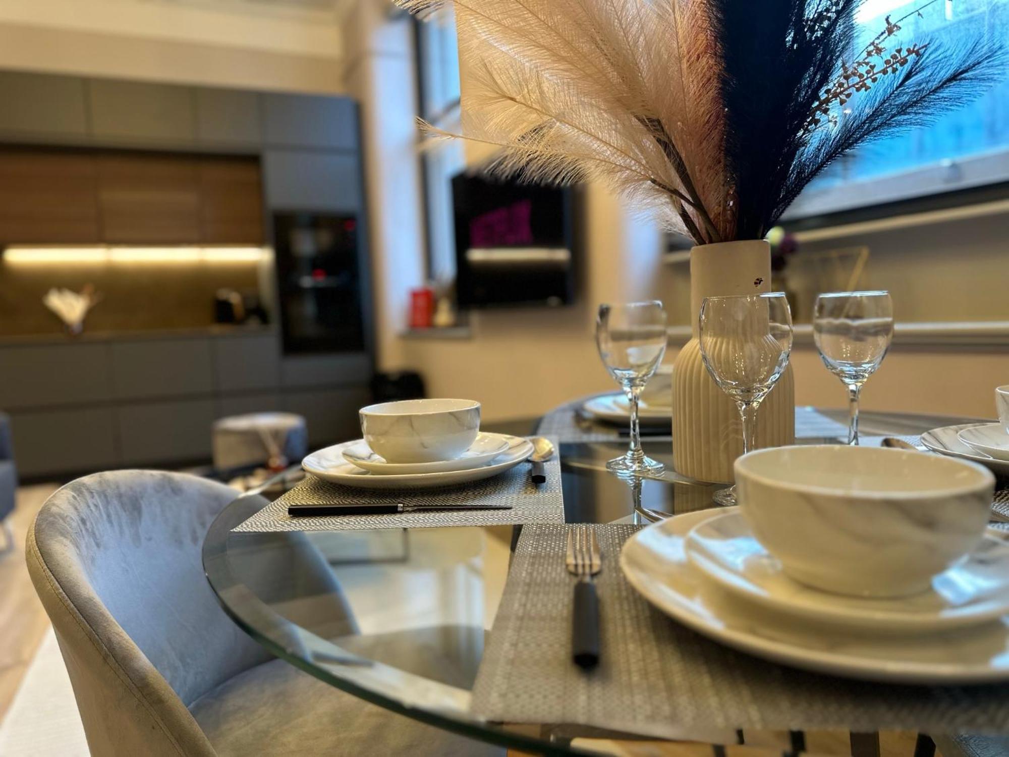 Stunning 2br In Chinatown Apartment *