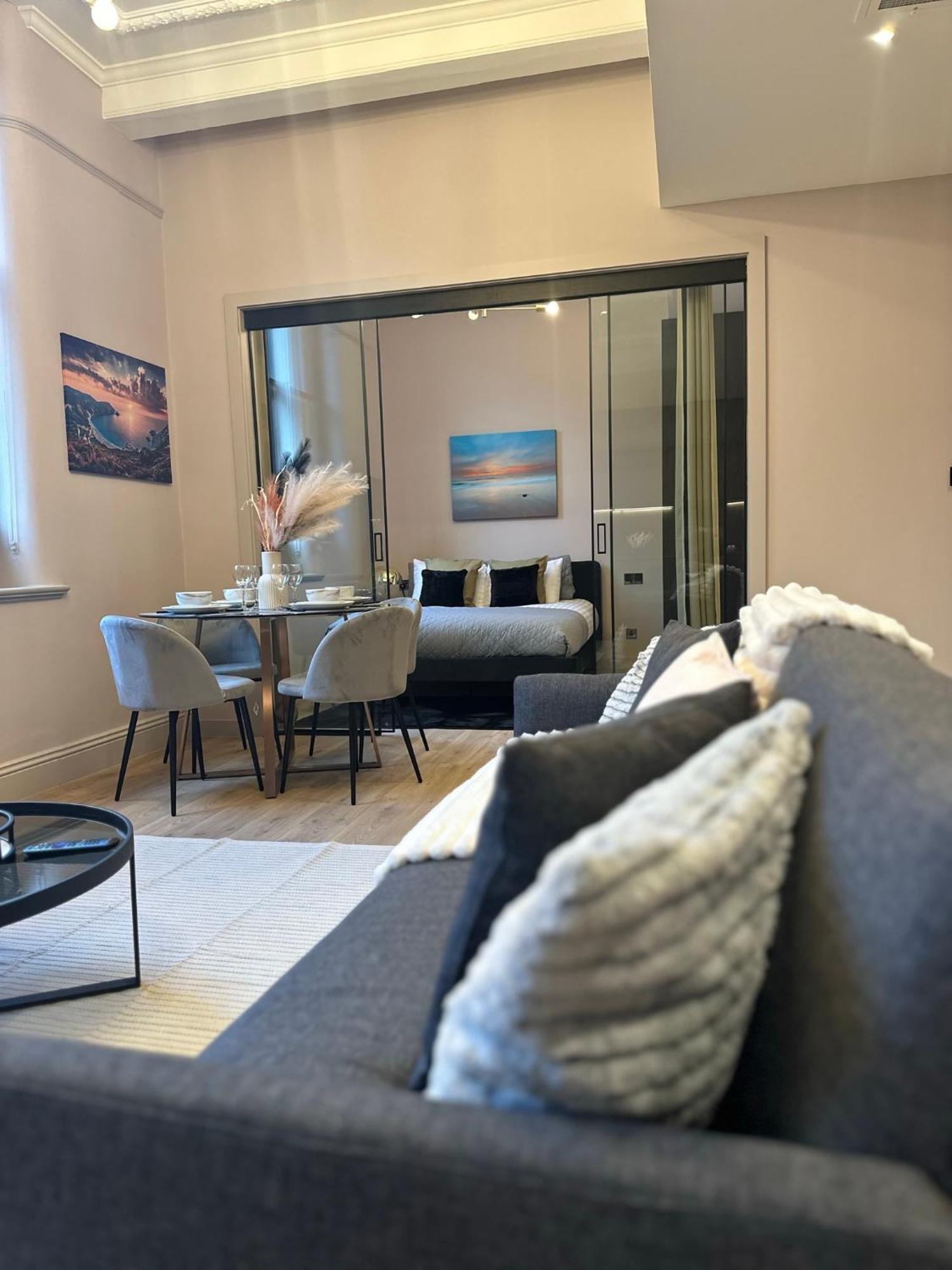 Stunning 2br In Chinatown Apartment Manchester