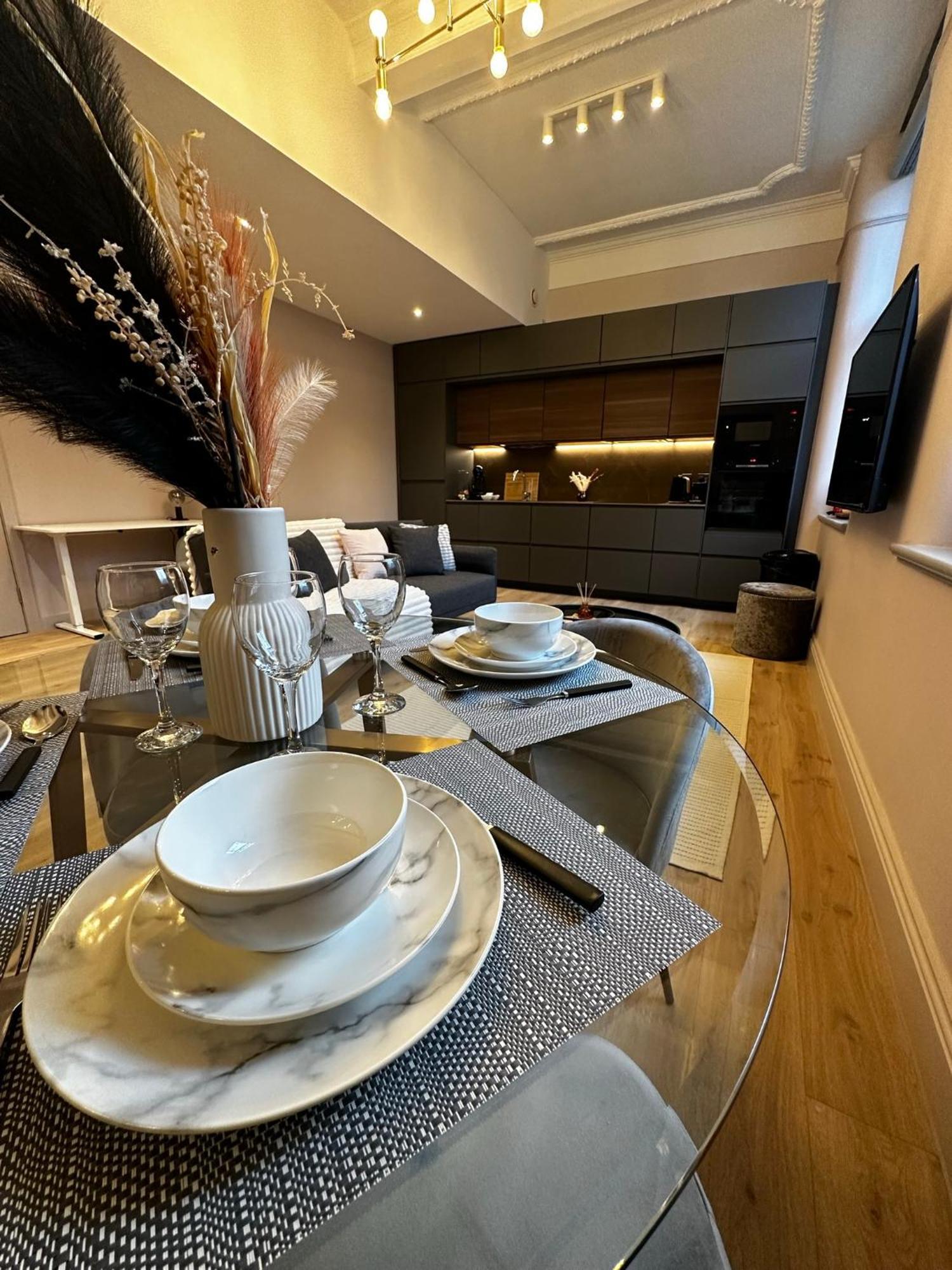 Apartment Stunning 2br In Chinatown
