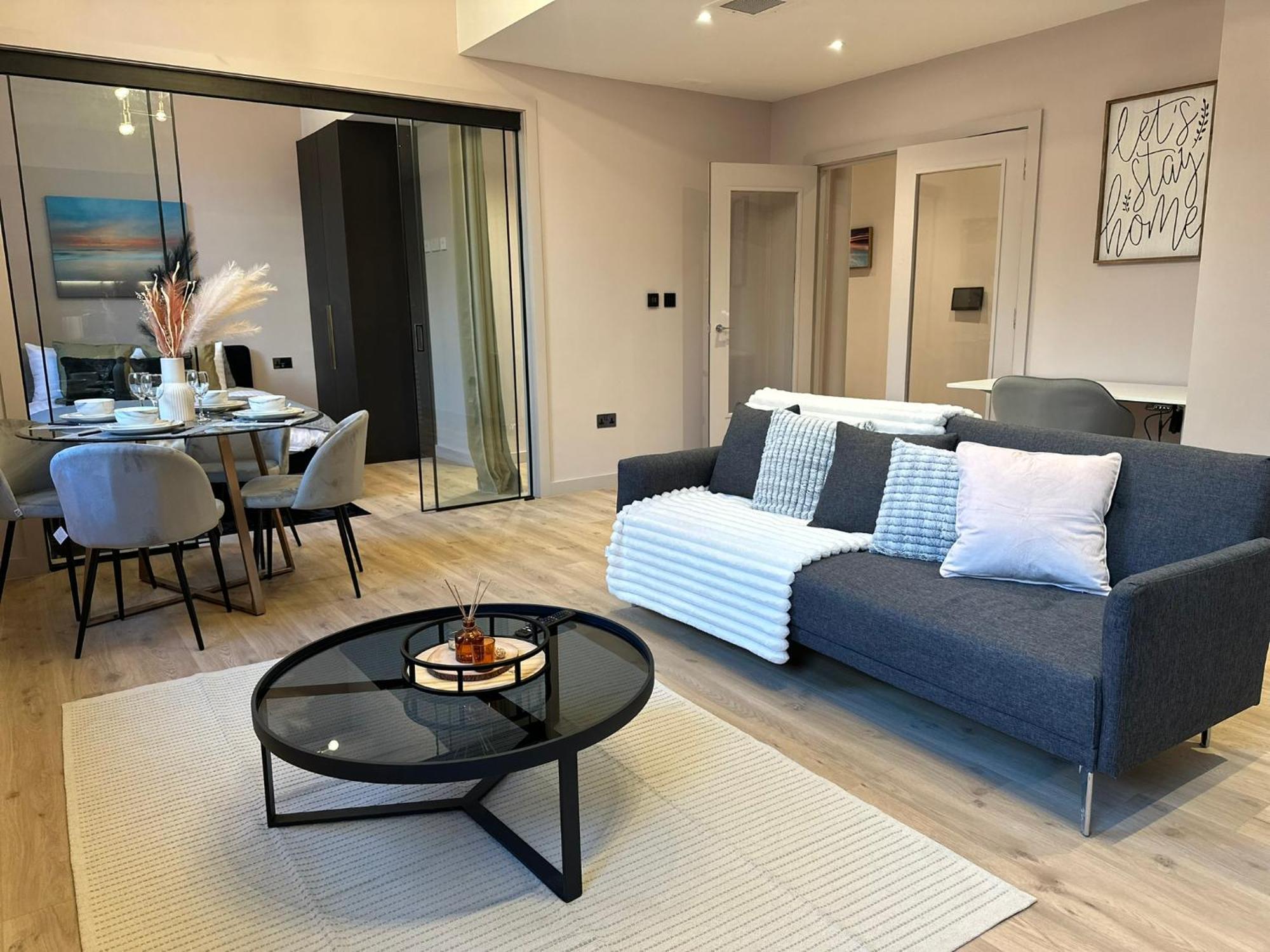 Stunning 2br In Chinatown Apartment *