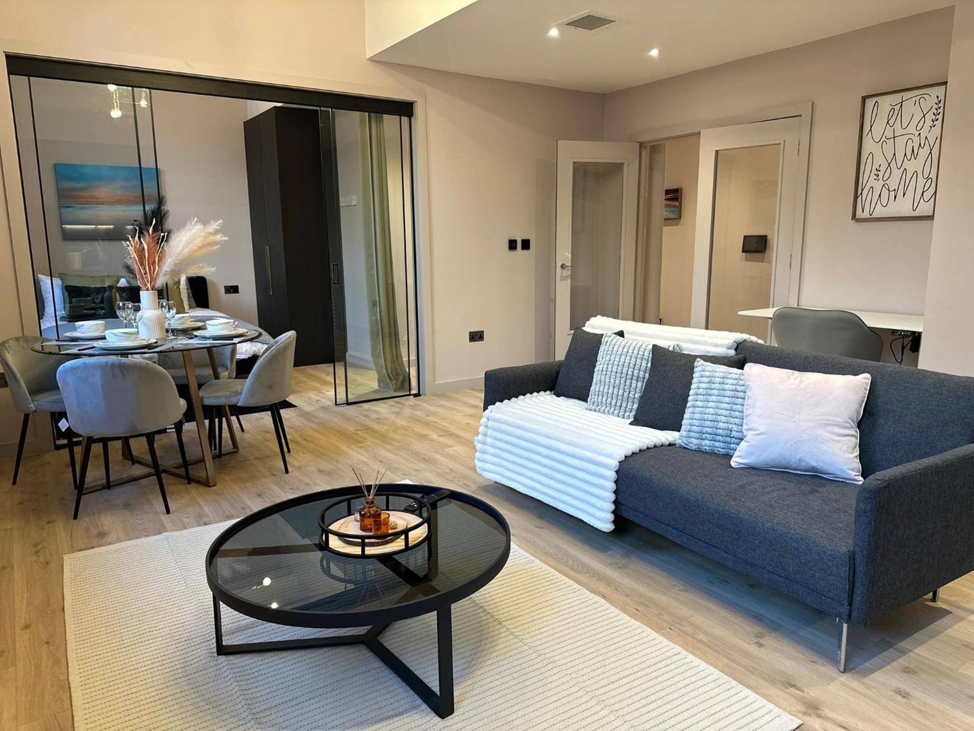 Stunning 2br In Chinatown Apartment *