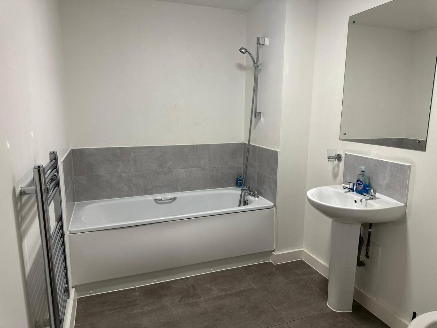 Stunning 2bd With River View 5min To Centre Manchester