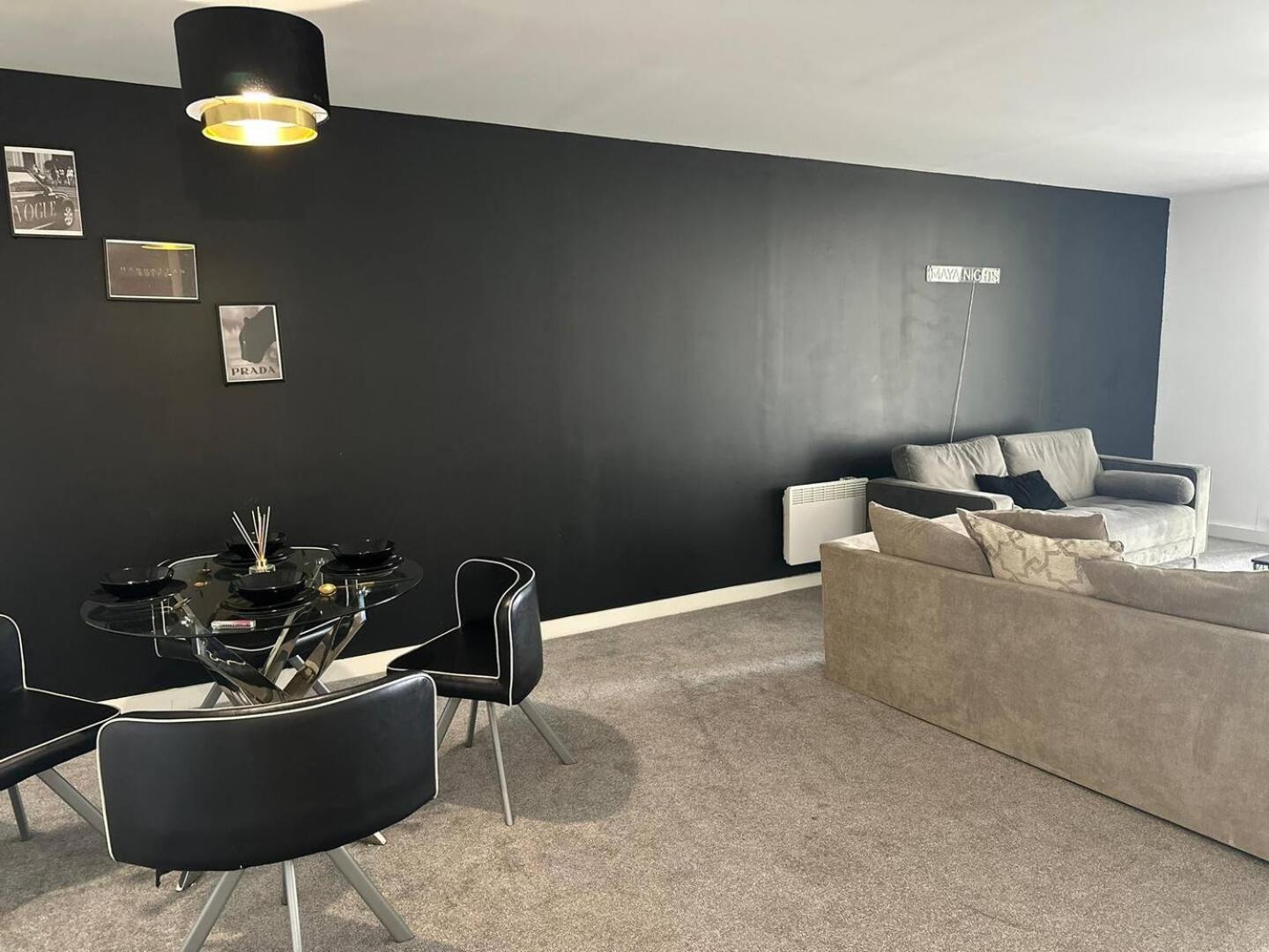 Stunning 2bd With River View 5min To Centre Apartment *