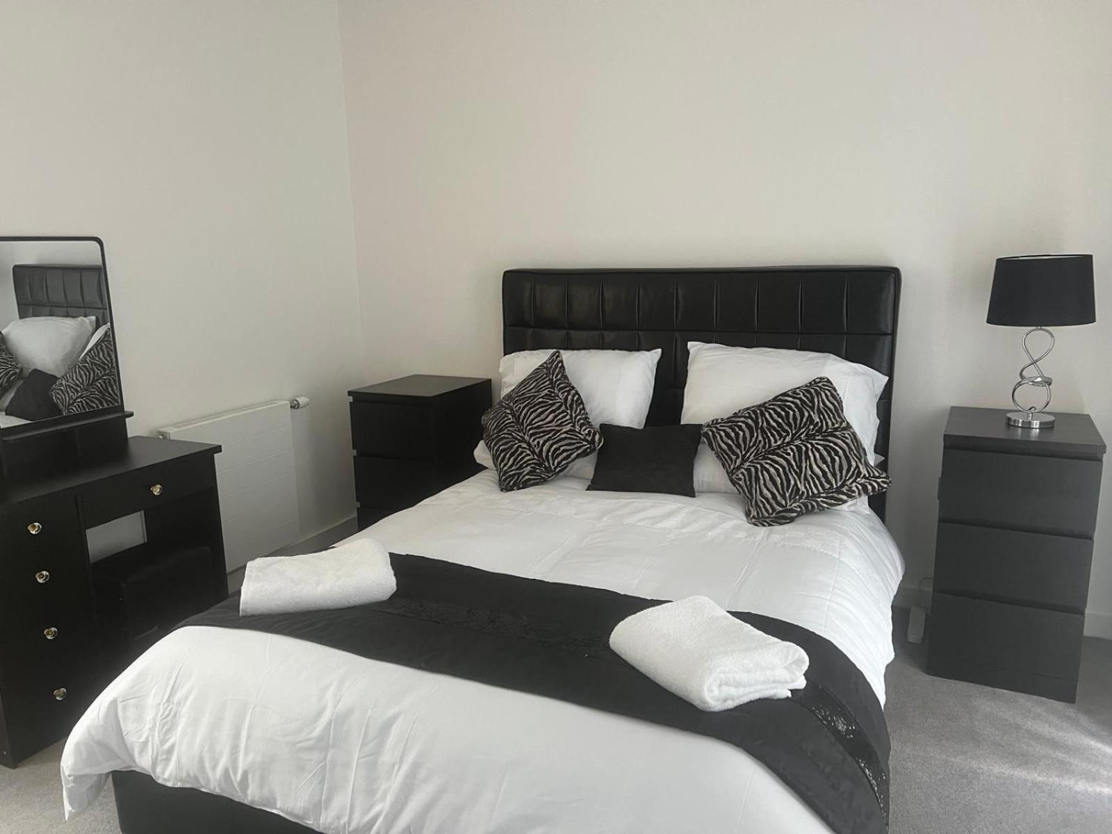 Holiday home Luxury Modern Town House, Centre, Free Secured Parking *