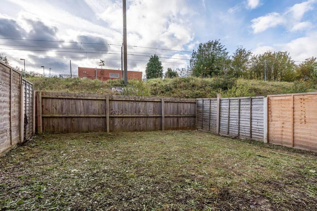 Tailored For Contractors & Business Guests - Driveway Parking *