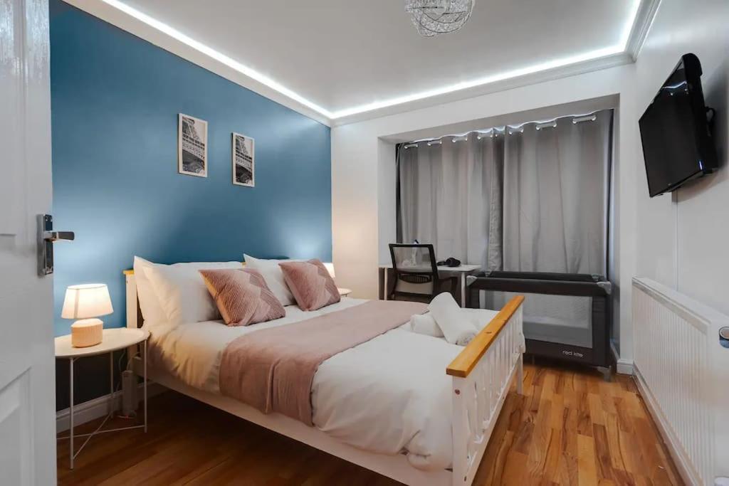 Apartment Tailored For Contractors & Business Guests - Driveway Parking Manchester