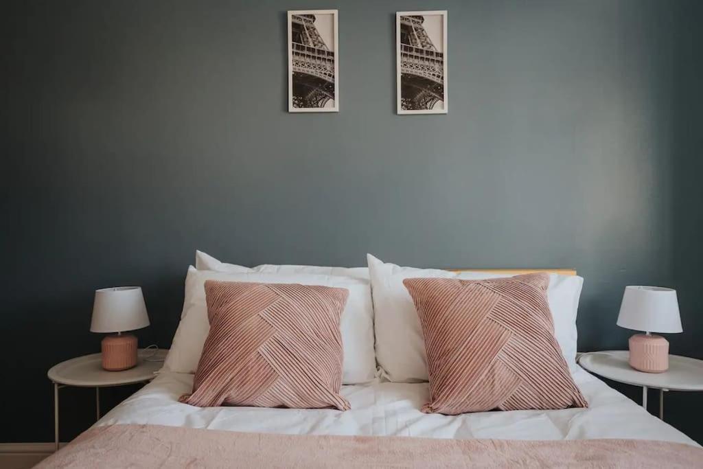 Tailored For Contractors & Business Guests - Driveway Parking Apartment *