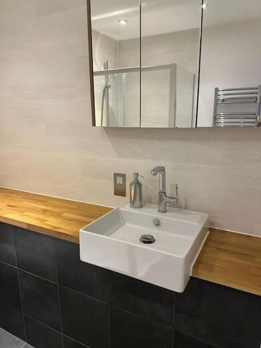 Luxury Modern Town House, Centre, Free Secured Parking Holiday home