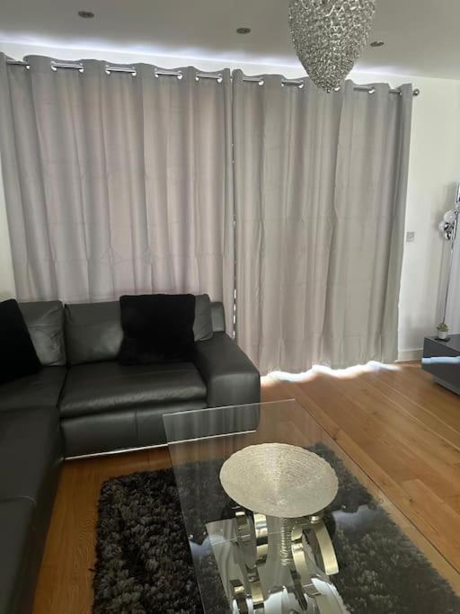Luxury Modern Town House, Centre, Free Secured Parking Holiday home *