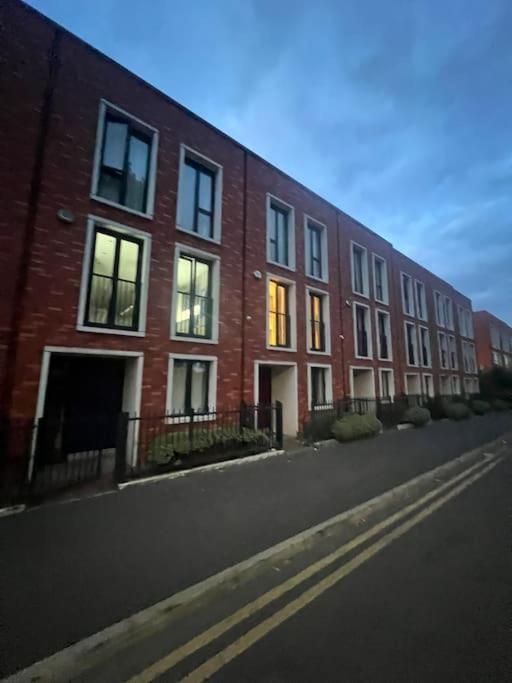 Luxury Modern Town House, Centre, Free Secured Parking Holiday home Manchester