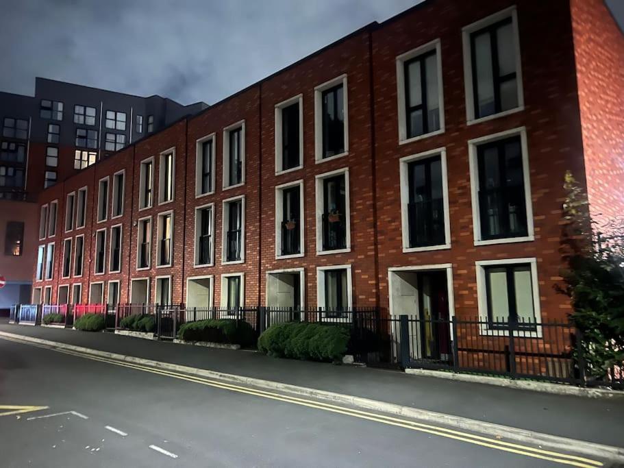 Luxury Modern Town House, Centre, Free Secured Parking Holiday home *