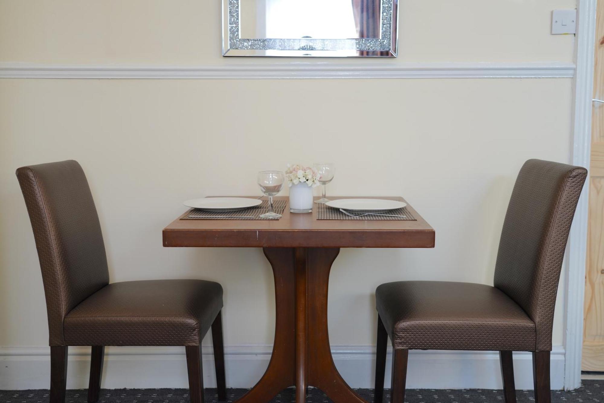 Peaceful Cosy 2 Bed House In Holiday home *