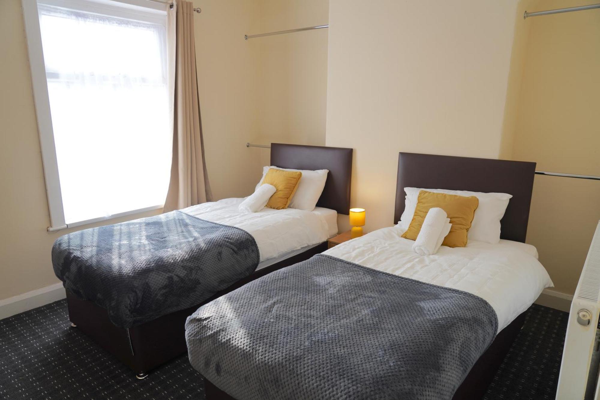 Peaceful Cosy 2 Bed House In Holiday home Manchester