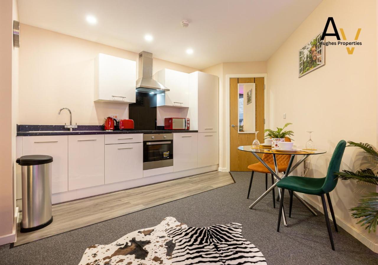 Apartment Cosy One-Bedroom Apartment - Salford, Perfect For Professionals & Couples By Av Hughes Properties *