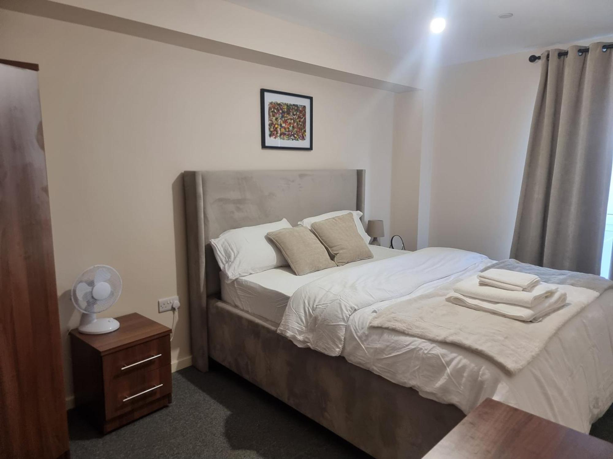 Entire 2 Bedroom And 2 Bathroom In -free Underground Parking Manchester