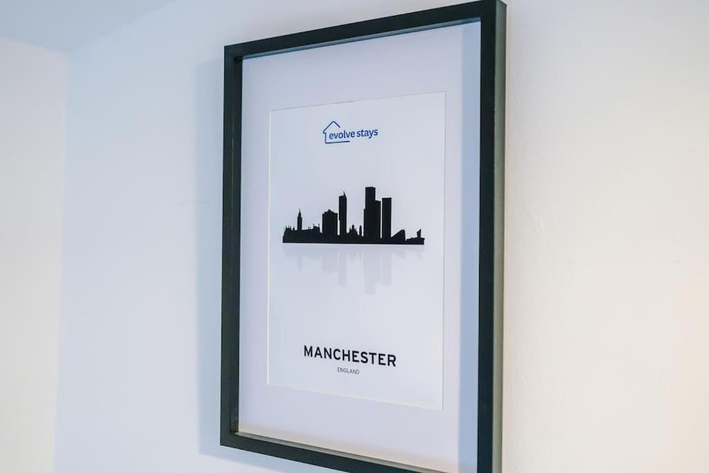 Sleeps 9, Games Room, Perfect For Groups, Driveway, Smart Tv, Available For Long Apartment Manchester