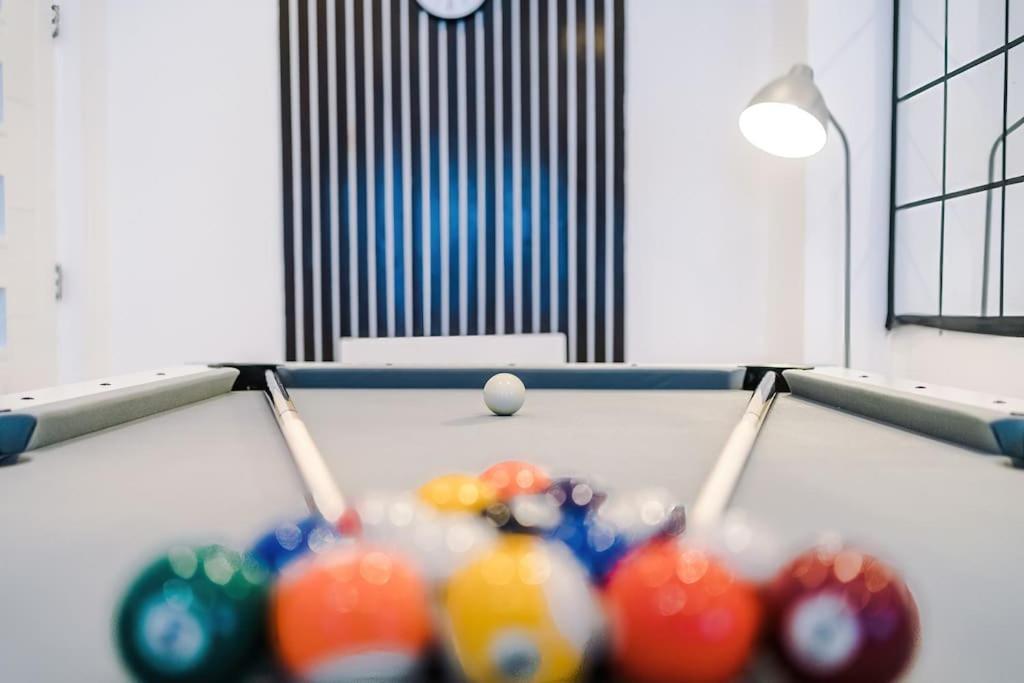 Sleeps 9, Games Room, Perfect For Groups, Driveway, Smart Tv, Available For Long