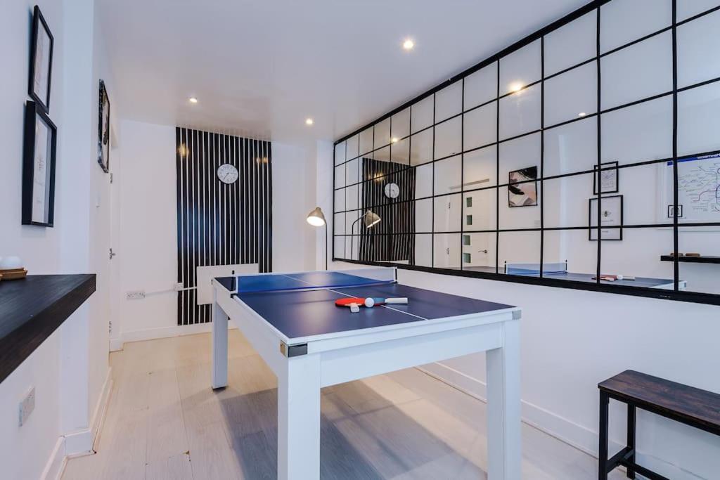 Apartment Sleeps 9, Games Room, Perfect For Groups, Driveway, Smart Tv, Available For Long *