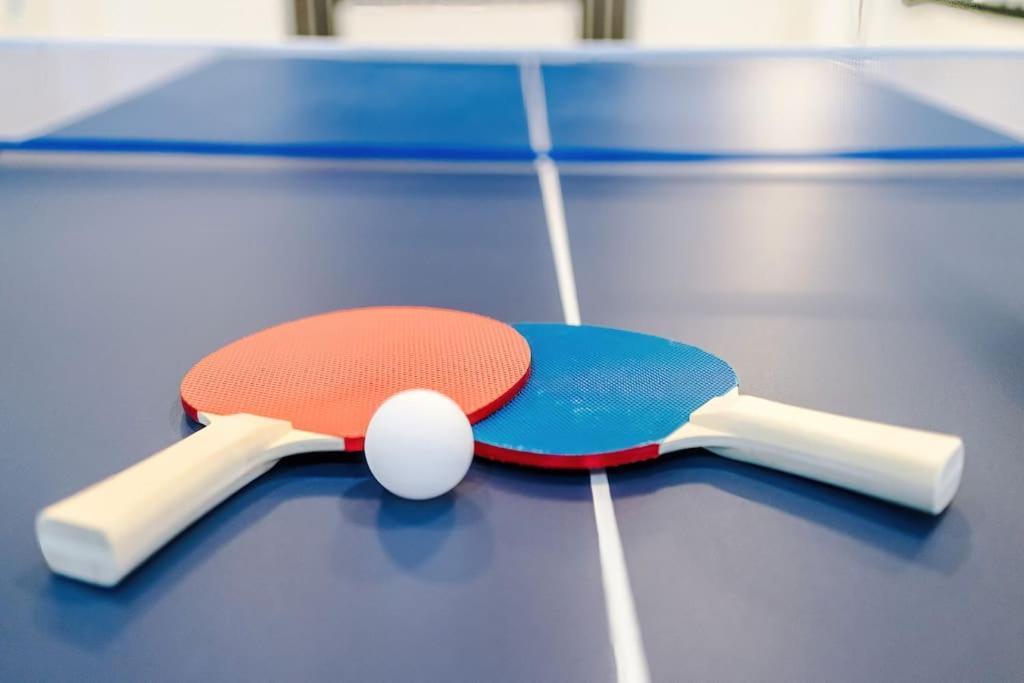Sleeps 9, Games Room, Perfect For Groups, Driveway, Smart Tv, Available For Long Manchester