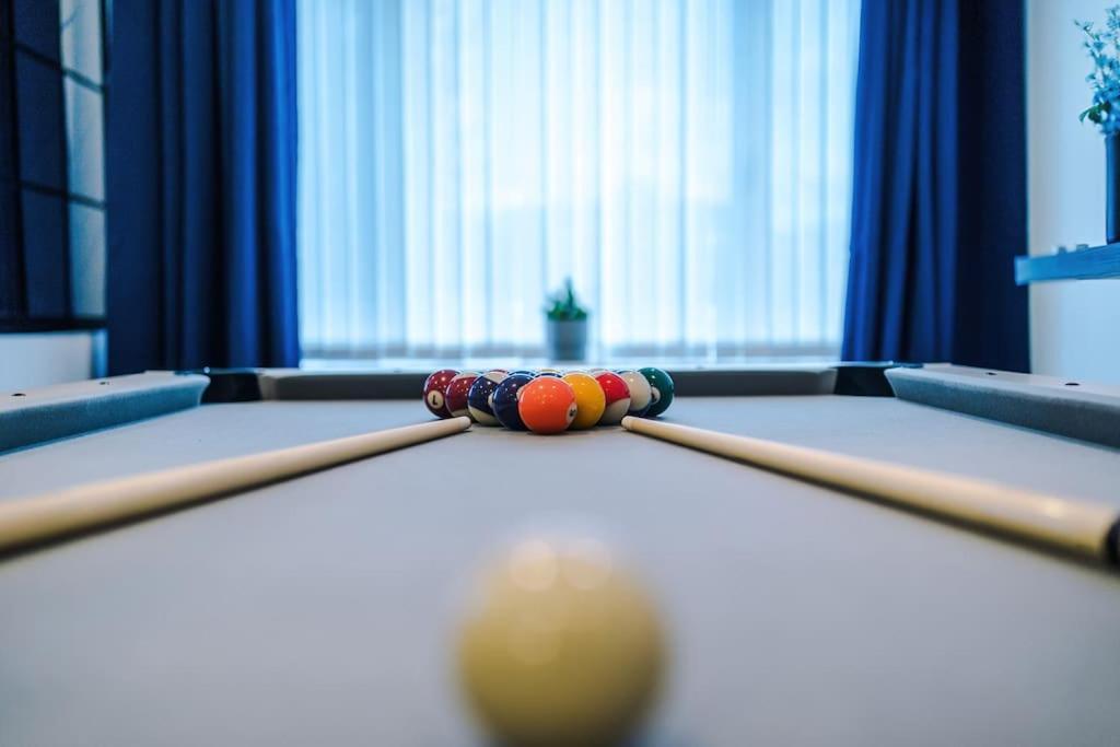 Apartment Sleeps 9, Games Room, Perfect For Groups, Driveway, Smart Tv, Available For Long *