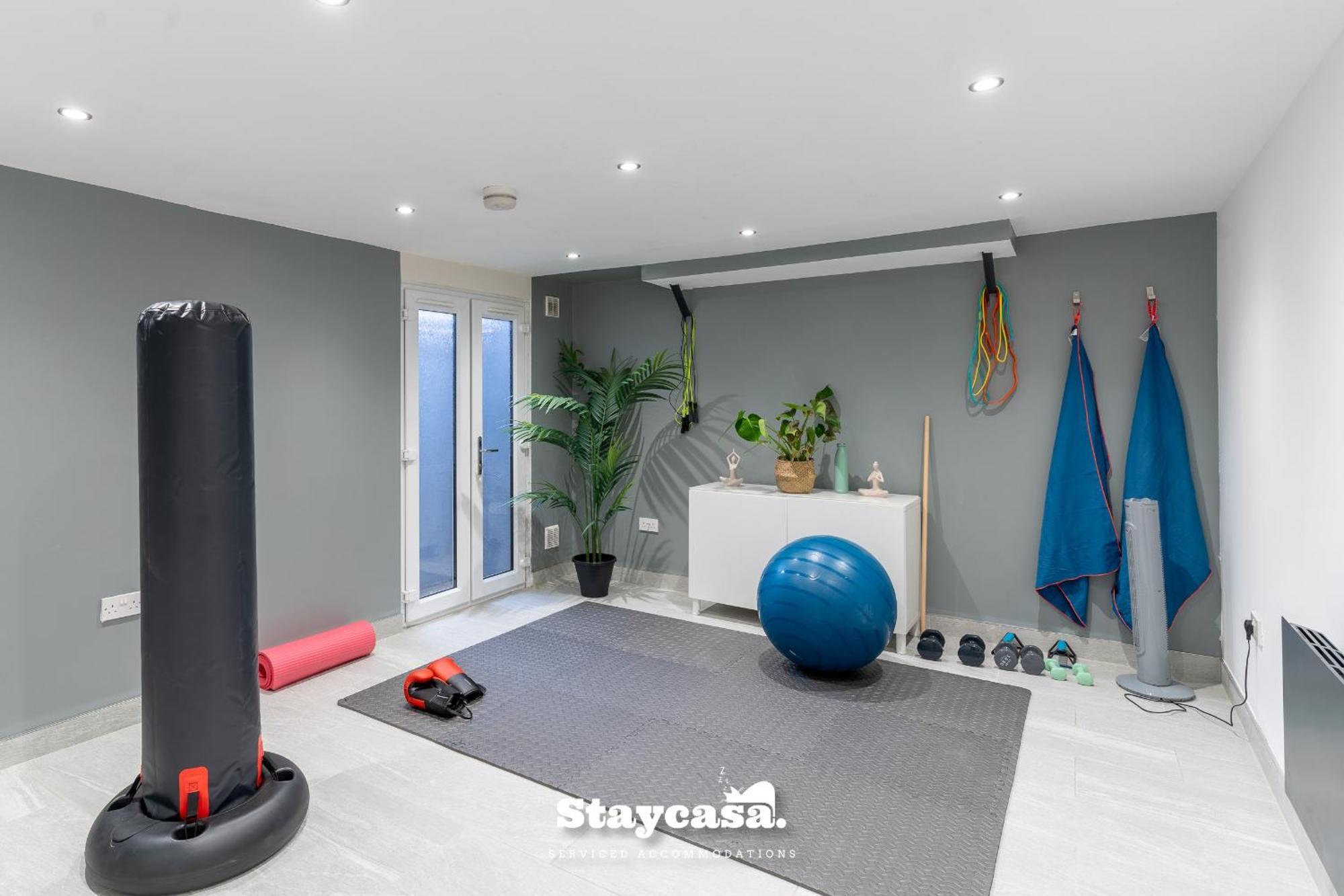 Pristine Residence With Driveway, Gym And, Cinema * Manchester