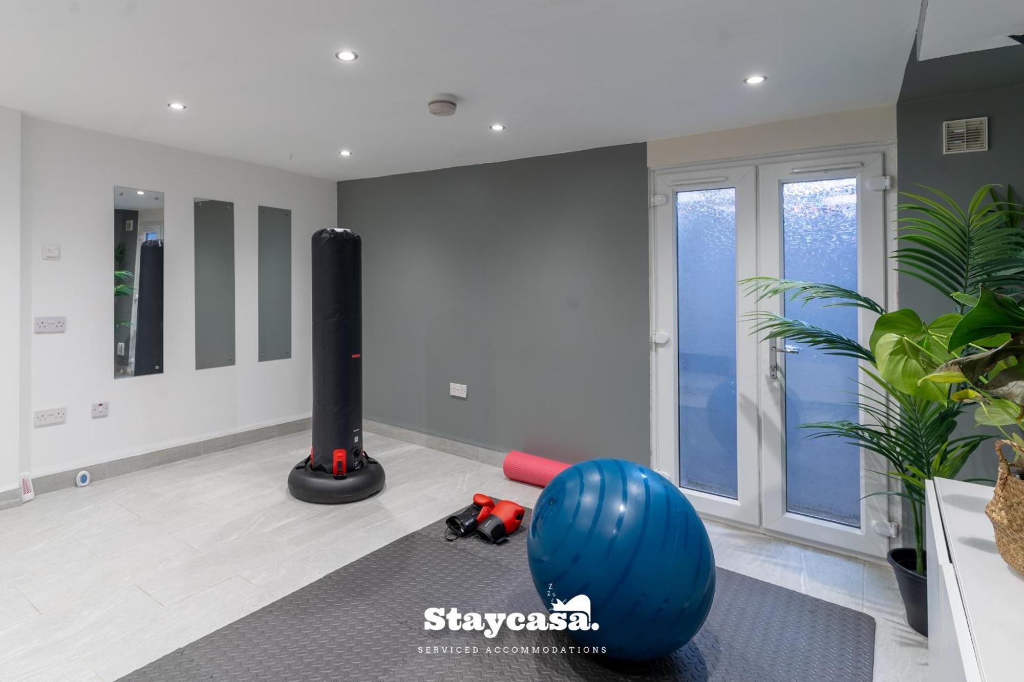 Pristine Residence With Driveway, Gym And, Cinema Villa