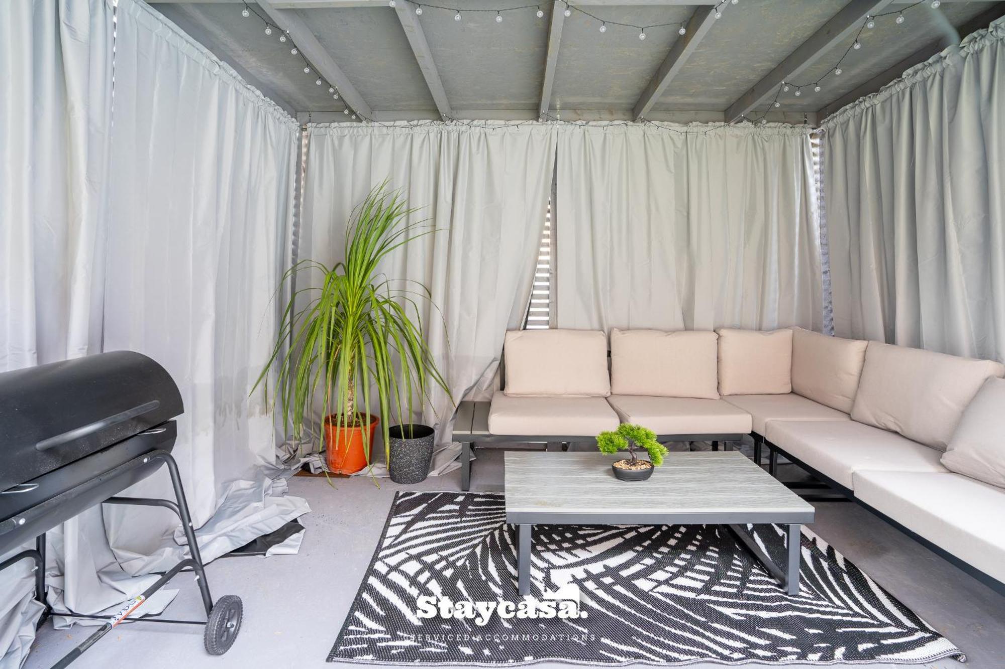 Pristine Residence With Driveway, Gym And, Cinema Villa Manchester